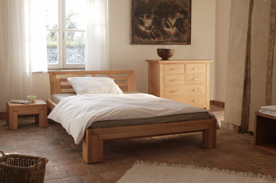 Bett Batu 1 in Erle ge�lt mit Lehne Batu