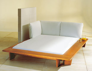 Bett Kedia 1 - asymetrischin  Birke Buche gebeizt, ge�lt und gewachst