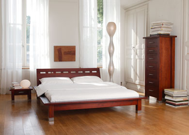 Bett Senga in Birke Wildkirsche gebeizt und lackiert mit Lehne Sati